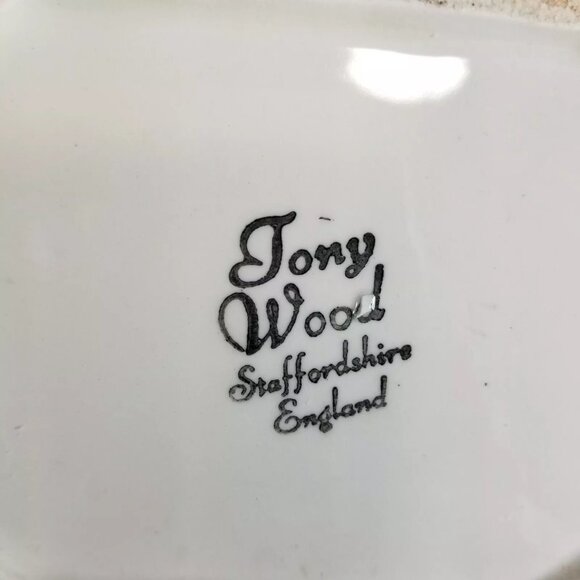 Tony Wood Cottage Teapot, Staffordshire, England - Pre-Owned Vintage - Picture 6 of 6